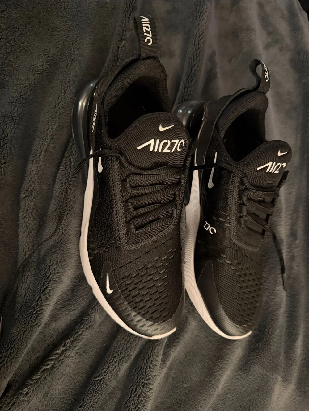 Nike Air270 Women’s Black with White Accents Athletic Sneakers Size 9